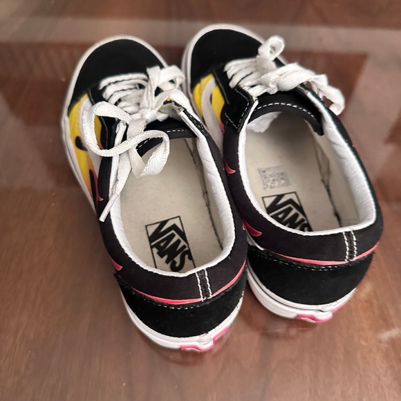 Flamed Vans, Men’s size-6 Women’s size-7.5, preowned, amazing condition! - Picture 4 of 12